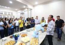 Em comemoração surpresa de aniversário, Prefeito, Genival Deolino, agradece servidores pelo carinho e empenho