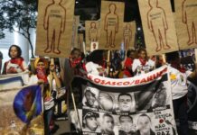 Cordão da Mentira descomemora golpe de 64 nas ruas de São Paulo Cordão da Mentira descomemora golpe de 64 nas ruas de São Paulo