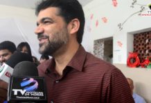 No Lar dos Idosos, prefeito Rogério Andrade, com surpresa, recebeu parabéns pelo seu aniversário
