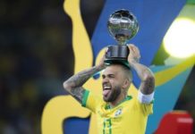 Maior ganhador de títulos do futebol, Daniel Alves vai virar estátua em Juazeiro