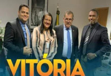 Prefeita Vera da Saúde e Presidente da Câmara, Luizinho, comemoram vitória, ao lado da população de MARAGOJIPE