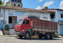 Prefeitura de Aratuipe, através da Secretaria de Educação, está recebendo as novas carteiras escolares para escola Senhora Santana.