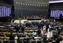 “ABSURDO – Fomento à Violência”: Proposta que amplia porte de armas pode ser votada pelo Plenário