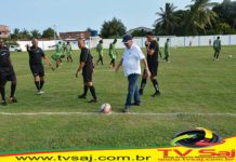 Prefeito Wilson deu pontapé inicial em campeonato municIpal de futebol, em estádio totalmente reformado: SALINAS DA MARGARIDA