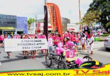 Humberto Leite, Coke Machado e Everaldo Júnior prestigiaram o desfile sobre prevenção de câncer de mama: S.A.JESUS
