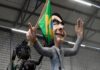 Chacota internacional, Bolsonaro vira boneco incendiário no carnaval da Alemanha