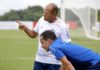 Roger não dá data para estreia de Rodriguinho, mas elogia forma física do meia: “Está fininho”