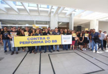 Funcionários do Banco do Brasil protestam contra reformas internas