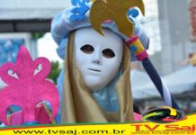 Fantasias, nas suas cores e multiplicidade, dão asas à eclosão da arte que emana no carnaval de Maragojipe