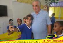 O segredo da empatia que aflora do relacionamento do prefeito Wilson Pedreira com as crianças: SALINAS DA MARGARIDA