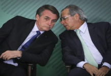 ‘Tira, porque eu estou apanhando muito’, disse Bolsonaro a Guedes sobre trecho da MP