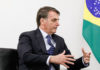 “Brasileiro pula em esgoto e não acontece nada”, diz Bolsonaro em alusão a infecção pelo coronavírus
