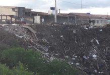 Moradores da Rua Antonio Inácio Barreto, em Varzedo, denunciam lixão dentro da cidade