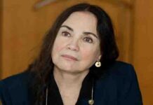 Mais de 500 personalidades assinam manifesto contra Regina Duarte