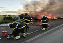 ACIDENTE: caminhão pega fogo na BA 242, entre município de Itaberaba e Paraguaçu