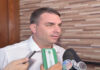Queiroz pagou mensalidades escolares das filhas de Flávio Bolsonaro, diz MP do Rio
