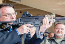 Bolsonaro quer comprar armas nos EUA e sela mal-estar com indústria nacional