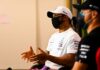 Hamilton diz não se sentir bem de assinar renovação em meio a aumento do desemprego