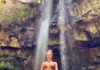 Grazi medita em cachoeira