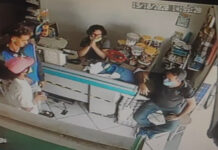 Homens armados assaltam mercado e fogem com pertences das vítimas; vídeo mostra ação, em SAJ