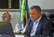 Rui entrega Complexo Poliesportivo Educacional em Conceição do Coité