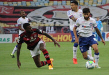 Em jogo com duas viradas, Bahia perde por 4 a 3 para o Flamengo fora de casa