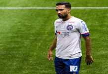 Clayson atribui derrota do Bahia à desatenção do time: ‘Falta entrar ligado’