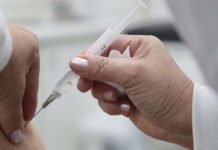 Anvisa avalia o uso emergencial de duas vacinas contra a Covid-19 neste domingo