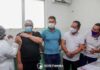 Prefeito Gileno, vice Vavá, secretário de saúde e presidente da Câmara, acompanharam aplicação da 1a. dose da vacina: MUNIZ FERREIRA