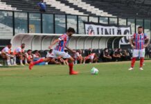 Apesar de expulsão adversária, Bahia empata com Vasco em São Januário e segue perto da zona