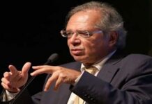 Guedes defende vacinação em massa e diz que medida é decisiva para a economia
