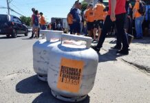 Em apoio a caminhoneiros e contra alta de combustíveis, petroleiros fazem ato dia 1°