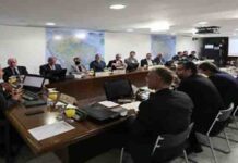 Bolsonaro exclui Mourão de reunião e vice comenta: ‘Não estou incomodado’