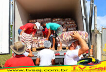 Gestão Gileno-Vavá procede entrega de 12.000 kg de alimentos; nessa quinta-feira, 300 cestas básicas, em MUNIZ FERREIRA