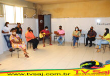 Secretaria de Assistência Social, em reunião com representantes de Associação, agenda realização de cursos e serviços na Santa Madalena:SAJ