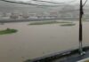 Fortes chuvas que se precipitaram nesse sábado, inundaram ruas e provocaram prejuízos de infraestrutura, em NAZARÉ DAS FARINHAS