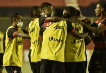 Leão vence o Vitória da Conquista e cola no G4 do Campeonato Baiano