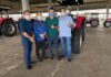 Gestão Gileno-Vavá, em Salvador, recebe trator e implementos agrícolas e busca outras melhorias para Muniz Ferreira