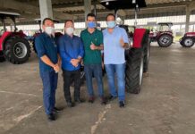 Gestão Gileno-Vavá, em Salvador, recebe trator e implementos agrícolas e busca outras melhorias para Muniz Ferreira