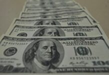 Dólar fecha abaixo de R$ 5,10 pela primeira vez em seis meses