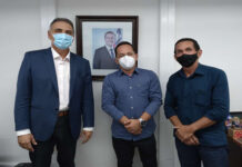 Recebidos na SEDUR pelo secretário Nélson Pelegrino, prefeito e vice, Gileno e Vavá, formulam pleitos para MUNIZ FERREIRA