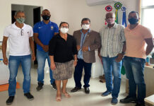 Convidado por João Gonzaga, Secretário de Turismo e Meio Ambiente, Carlos Silveira, presidente da CTBTS, é recibo pela prefeita de Saubara, Márcia de Araújo