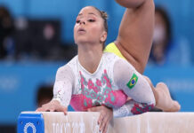 Na final da trave de equilíbrio, Flávia Saraiva fica em sétimo lugar após queda