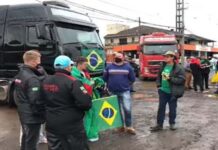 Bloqueio de caminhoneiros causa impacto em grandes frigoríficos