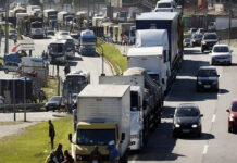 Caminhoneiros cogitam greve diante de elevação no preço do diesel