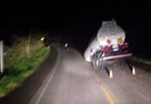 Vagão cheio de combustível se desprende de carreta em rodovia no sul da Bahia