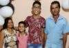 Aprovado em Medicina, estudante viraliza nas redes sociais ao contar a notícia para o pai durante trabalho na zona rural
