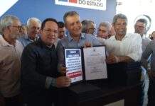Em Salvador, Prefeito de Muniz Ferreira assina ordem de serviço ao lado de Rui Costa para construção de nova Orla
