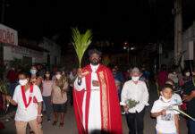 Fiéis católicos realizam o tradicional Domingo de Ramos, na cidade de Brejões