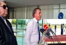 Aos gritos, Bolsonaro faz ataques a Alexandre de Moraes e Lula